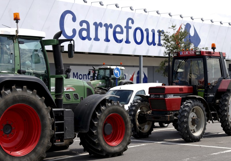 © Reuters. Registran oficinas de Carrefour en Francia en una investigación sobre precios agrícolas
