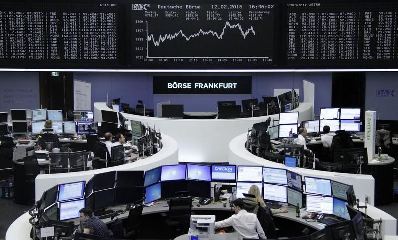 © Reuters. Las bolsas europeas abren con fuerte alza, lideradas por la banca 