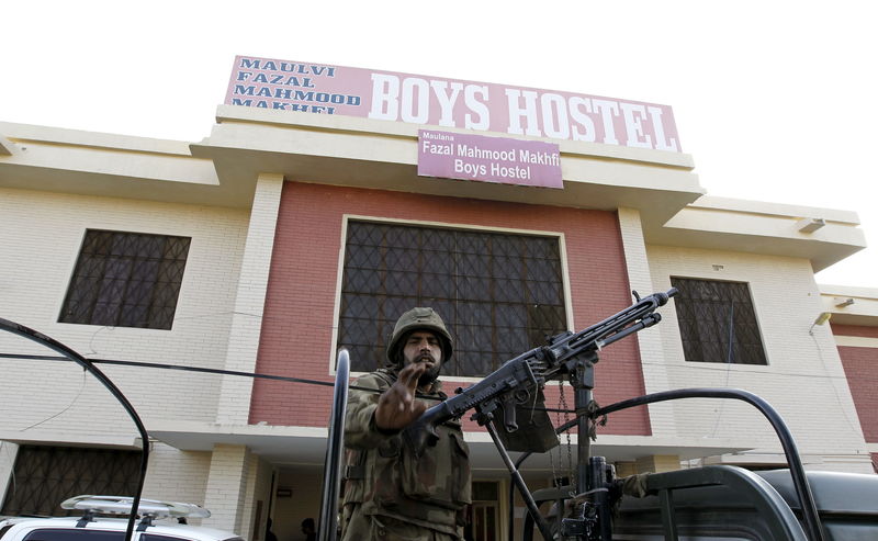 © Reuters. Soldier stands guard at the entrance to a dormitory where a militant attack took place, in Bacha Khan University in Charsadda