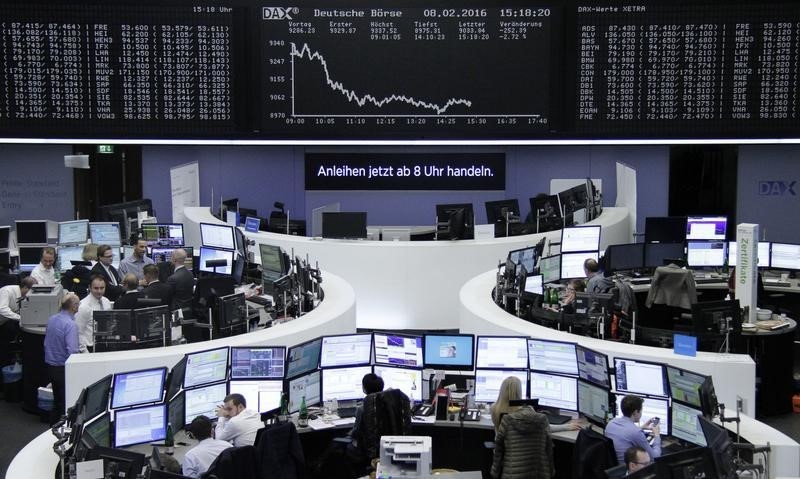 © Reuters. Un'immagine della Borsa di Francoforte