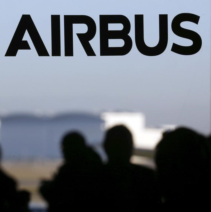 © Reuters. File photo of a logo of Airbus Group during the Airbus annual news conference in Colomiers, near Toulouse