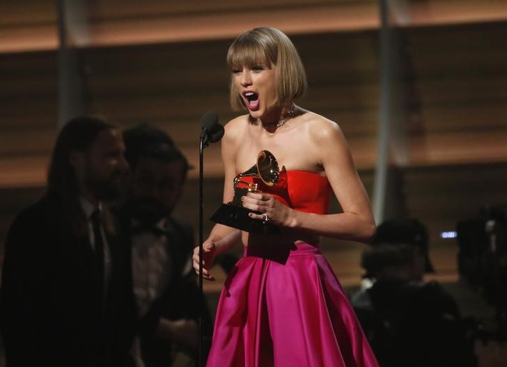 © Reuters. Taylor Swift supera a Kendrick Lamar y se lleva el Grammy por Álbum del Año