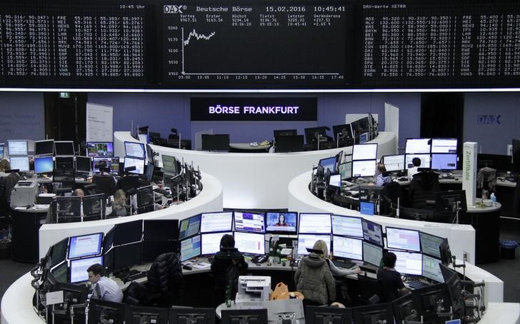 © Reuters. Bolsas europeas abren al alza por firmeza valores energéticos y mineros 