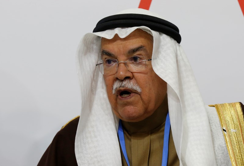 © Reuters. Saudi Arabia's Oil Minister Ali al-Naimi attends a meeting at the US Center during the World Climate Change Conference 2015 (COP21) at Le Bourget