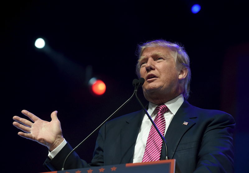 © Reuters. U.S. Republican presidential candidate Donald Trump speaks during a campaign rally in Greenville