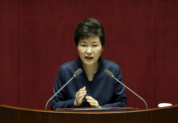 © Reuters. Presidente da Coreia do Sul, Park Geun-hye, faz discurso à Assembleia Nacional, em Seul