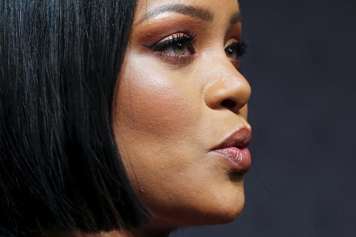 © Reuters. Rihanna no tapete vermelho da New York Fashion Week