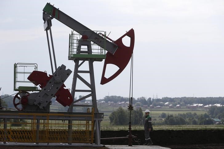 © Reuters. Станок-качалка на Сергеевском нефтяном месторождении Башнефти 