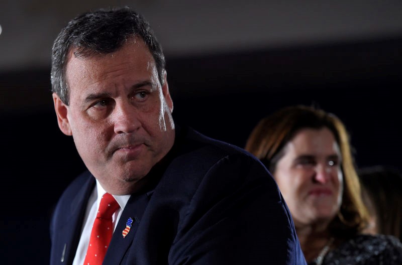 © Reuters. U.S. Republican presidential candidate and New Jersey Governor Chris Christie looks on at his primary election night party Nashua, New Hampshire