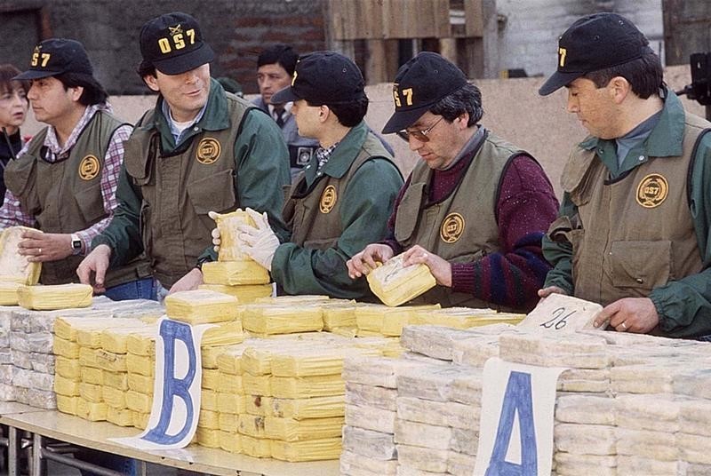 © Reuters. الشرطة الايطالية تداهم ورشة للمافيا لتنقية الكوكايين