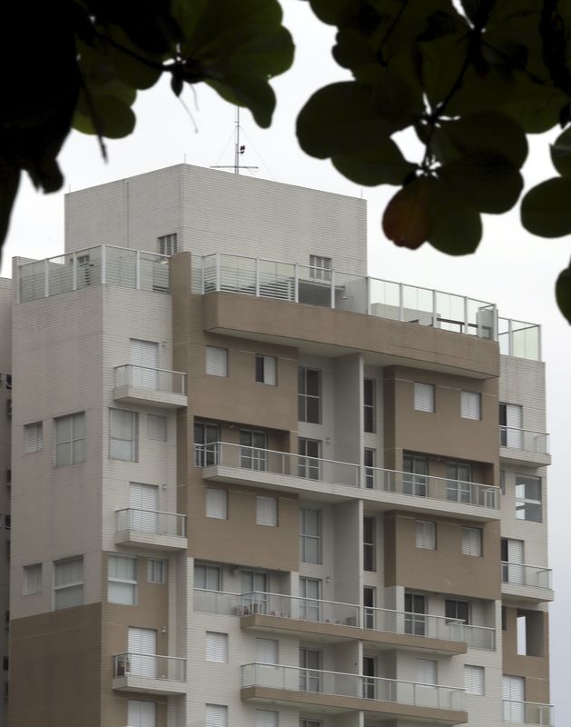 © Reuters. Edifício Solaris, no Guarujá