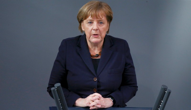 © Reuters. German Chancellor Merkel addresses Bundestag in Berlin