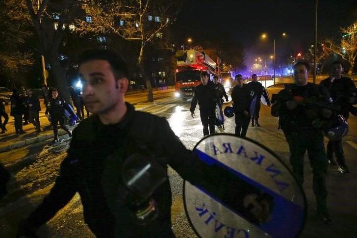 © Reuters. Cinco personas mueren en aparente ataque con coche bomba en Ankara