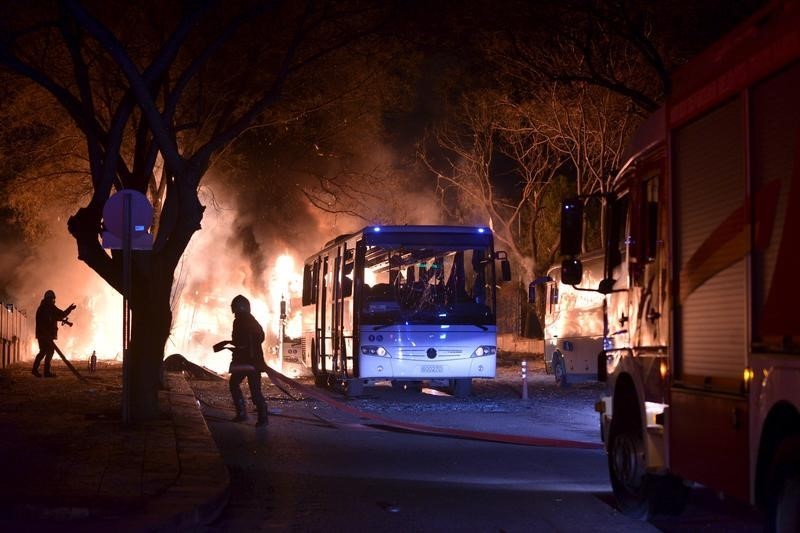 © Reuters. وزير الصحة التركي: تقارير عن مقتل نحو 21 شخصا في تفجير أنقرة