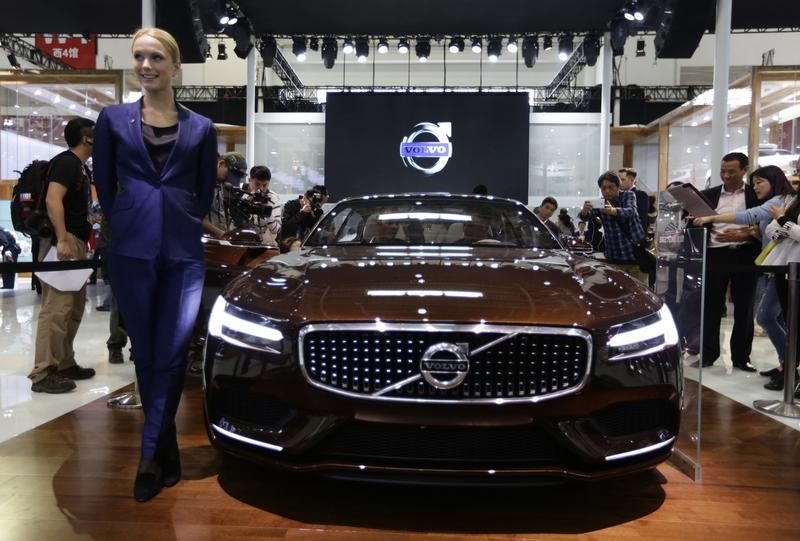 © Reuters. VOLVO CAR TABLE SUR UNE BONNE ANNÉE 2016