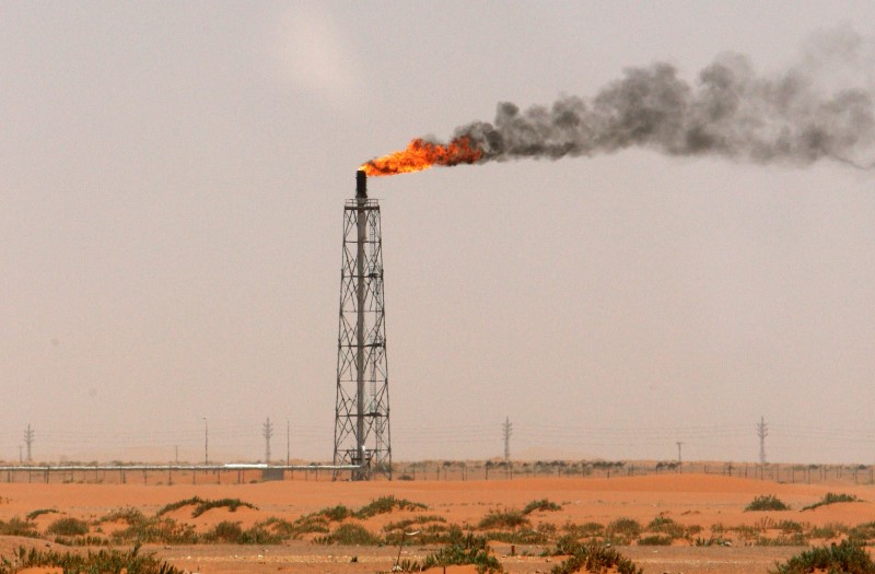 © Reuters. A gas flame is seen in the desert near the Khurais oilfield