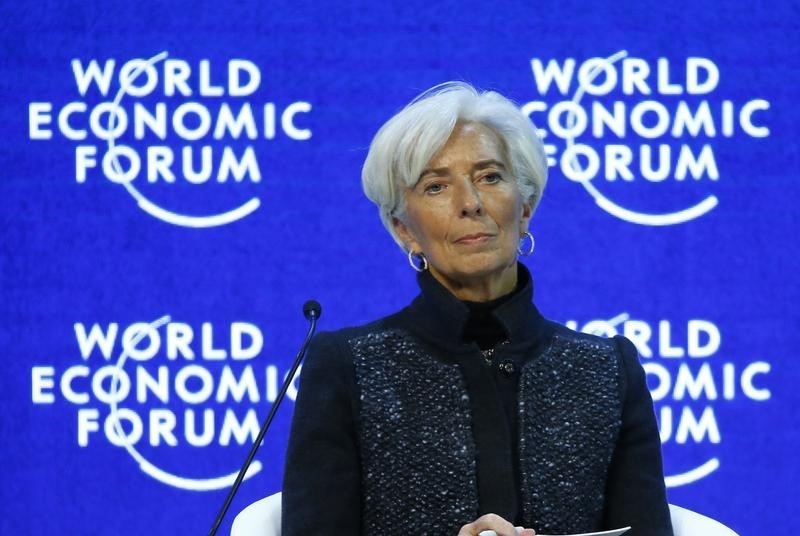 © Reuters. Lagarde Managing Director of the IMF attends  the session "The Global Economic Outlook" during the annual meeting of the World Economic Forum in Davos