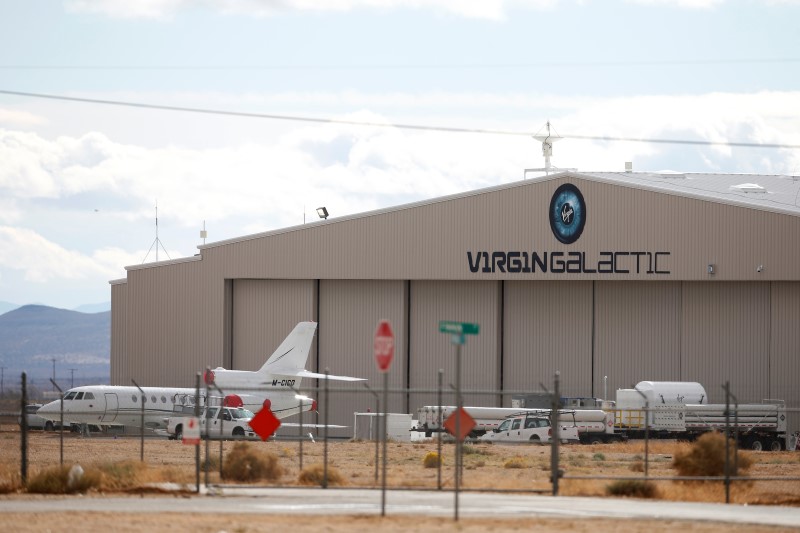 © Reuters. The Virgin Galactic hanger is seen at Mojave airport in Mojave