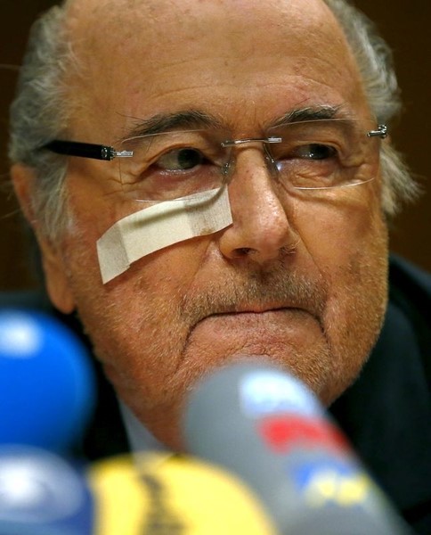 © Reuters. Blatter dice que no respaldará a ningún candidato en elecciones de la FIFA