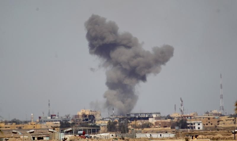 © Reuters. التحالف بقيادة أمريكا ينفذ 22 ضربة في سوريا والعراق ضد الدولة الإسلامية