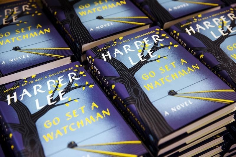 © Reuters. Livros de Harper Lee em loja de Nova York