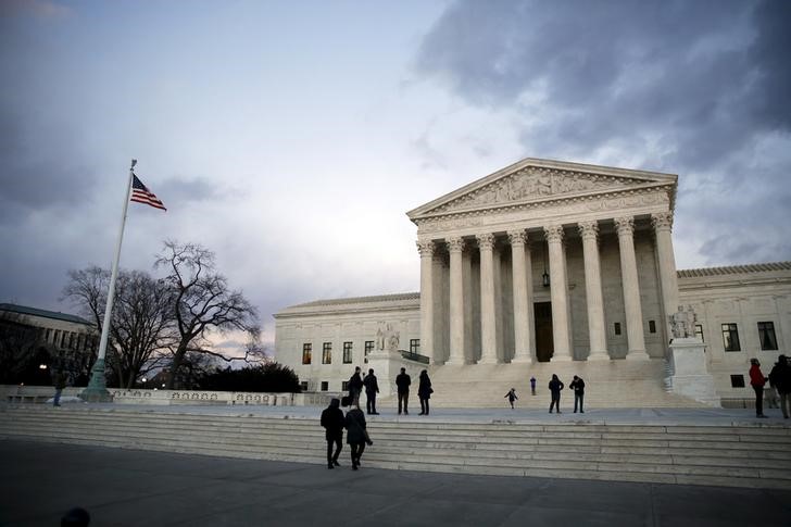 © Reuters. People stand outside the Supreme Court building at Capitol Hill in Washington D.C.