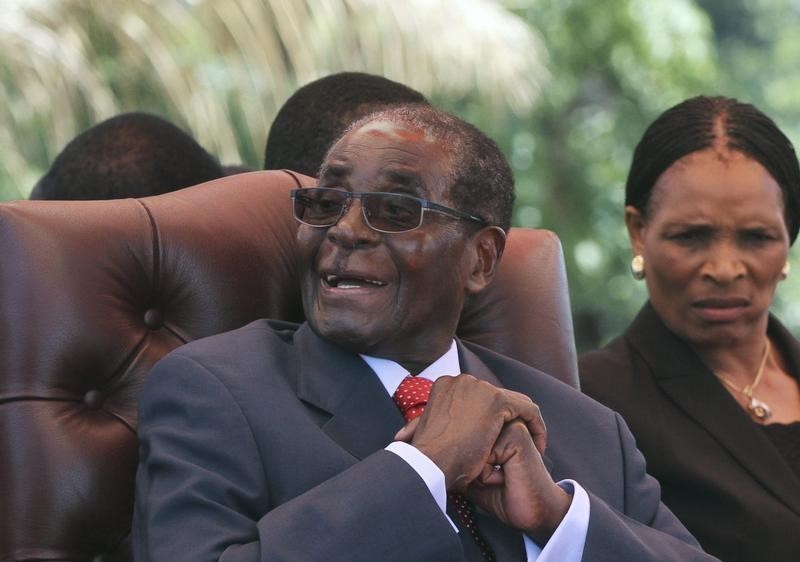 © Reuters. Zimbabwe's President Mugabe laughs before addressing the ZANU-PF party's top decision making body, the Politburo, in the capital Harare