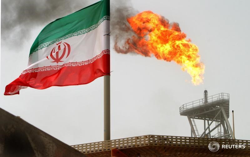 © Reuters. Вид на нефтяную платформу на месторождении Soroush в Персидском заливе