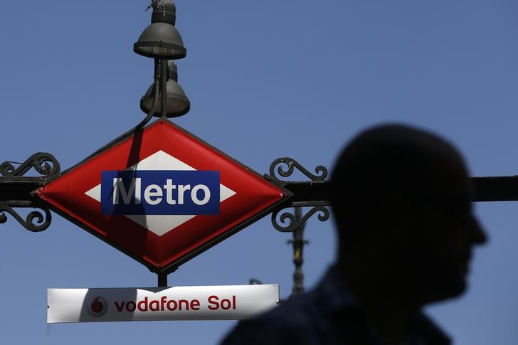 © Reuters. La madrileña estación de metro de Sol dejará de llamarse 'Vodafone'