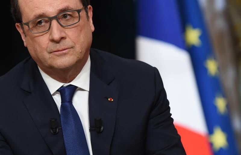 © Reuters. FRANÇOIS HOLLANDE SOUS LES 20% D'OPINIONS FAVORABLES