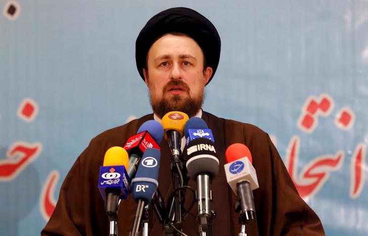 © Reuters. انتخابات إيران قد تمنح المعتدلين كلمة مسموعة في اختيار الزعيم القادم