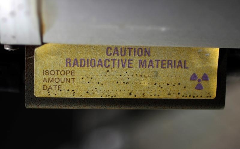 © Reuters. A sign indicating radioactive material is shown in Anaheim, California March 17, 2011.