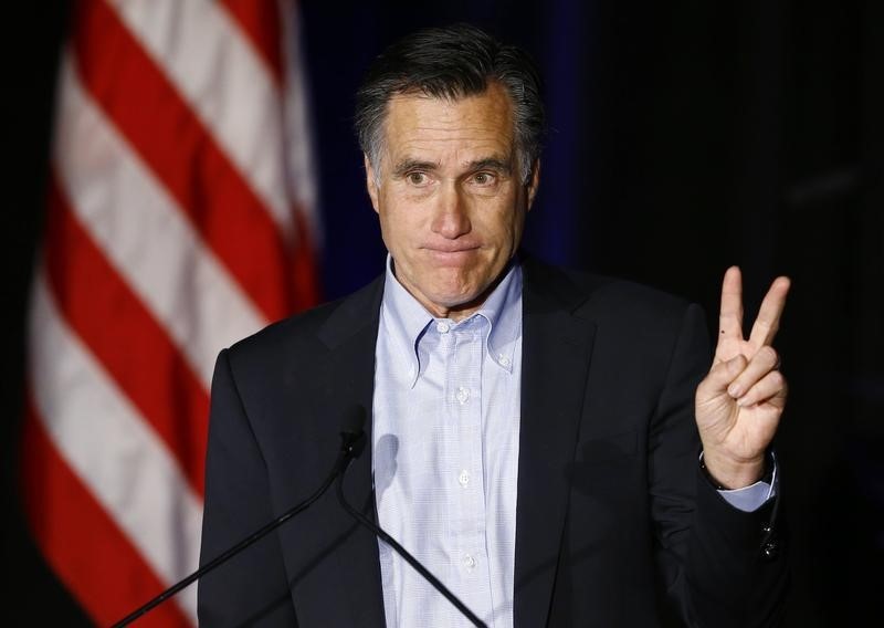 © Reuters. Former Republican presidential candidate Mitt Romney gestures as he speaks at the Republican National Committee Winter Meeting in San Diego, California