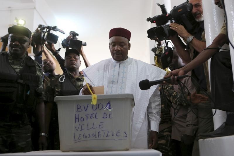 © Reuters. النيجر تجري انتخابات الرئاسة وايسوفو يسعى لولاية ثانية