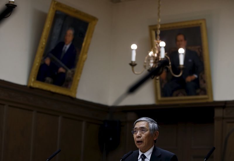 © Reuters. BOJ Governor Kuroda speaks during an upper house financial committee meeting of the Parliament in Tokyo