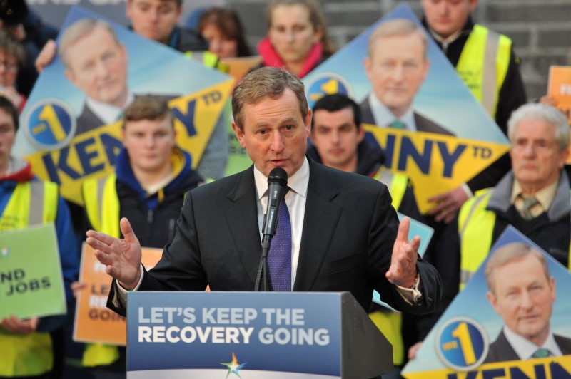 © Reuters. Irish Prime Minister Enda Kenny speaks at a Fine Gael rally in his home constituency of Castlebar, Ireland