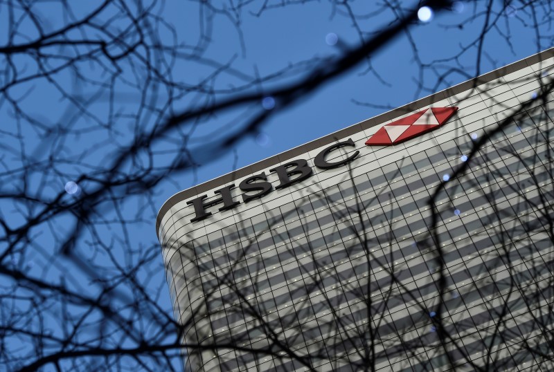 © Reuters. The HSBC headquarters is seen in the Canary Wharf financial district in east London