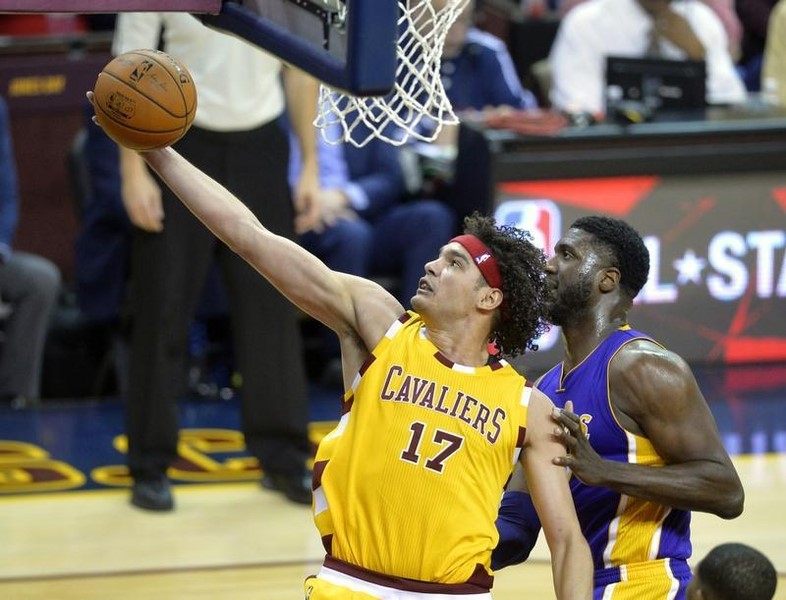 © Reuters. تقارير: فاريجاو ينضم لجولدن ستيت بطل دوري السلة الأمريكي