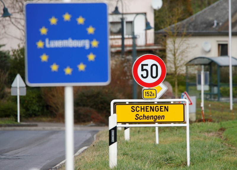 © Reuters. A street sign marks the beginning of the small Luxembourg village of Schengen