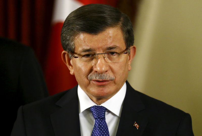 © Reuters. رئيس الوزراء التركي يعلن خطة لدعم قطاع السياحة المتعثر