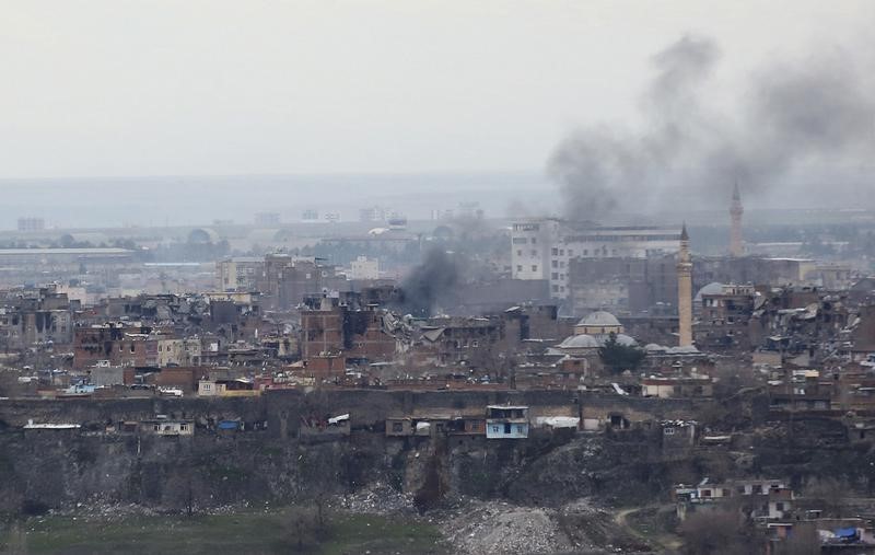 © Reuters. الجيش التركي: مقتل 14 مسلحا من حزب العمال الكردستاني