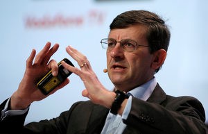 © Reuters. Vodafone's Chief Executive Vittorio Colao delivers a keynote speech during the Mobile World Congress in Barcelona