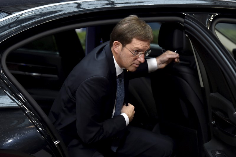 © Reuters. Slovenia's PM Cerar arrives at a European Union leaders summit addressing the talks about the so-called Brexit and the migrants crisis in Brussels