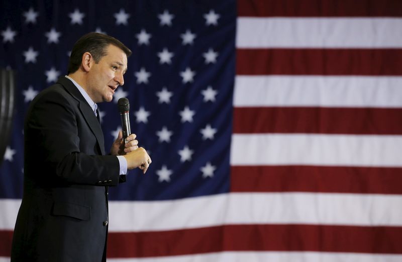 © Reuters. U.S. Republican presidential candidate Ted Cruz speaks at a campaign rally in Henderson