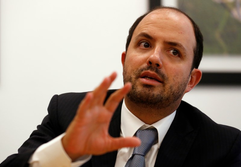 © Reuters. Quintana, CEO of construction company ICA, gestures during an interview with Reuters in Mexico City