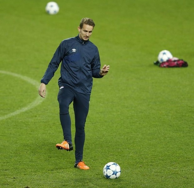 © Reuters. El PSV recibirá al Atlético de Madrid sin contar con su estrella De Jong