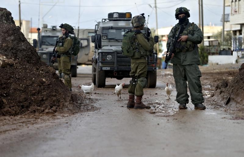 © Reuters. الجيش الإسرائيلي يهدم منزلي مهاجمين فلسطينيين في الضفة الغربية
