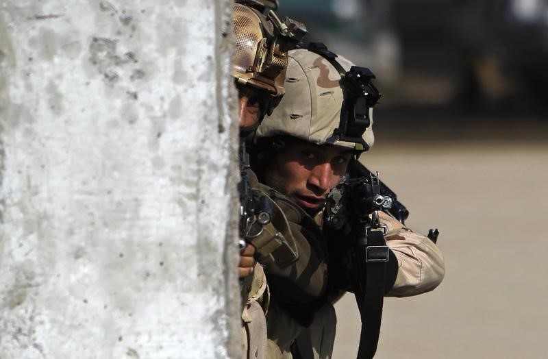 © Reuters. حلف الأطلسي يريد دورا هجوميا للقوات الأفغانية