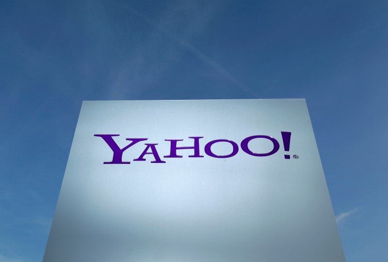 © Reuters. A Yahoo logo is pictured in front of a building in Rolle