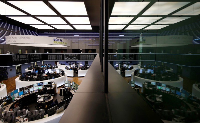 © Reuters. The trading room of Frankfurt's stock exchange is reflected in the window of the visitor's gallery during afternoon trading session in Frankfurt